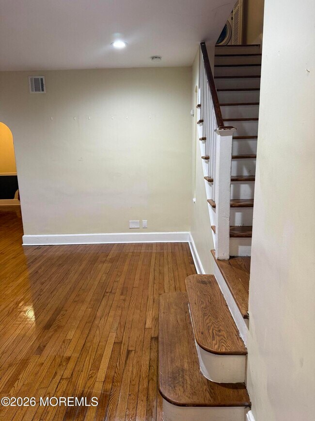 Foto del edificio - 12 Frances Pl