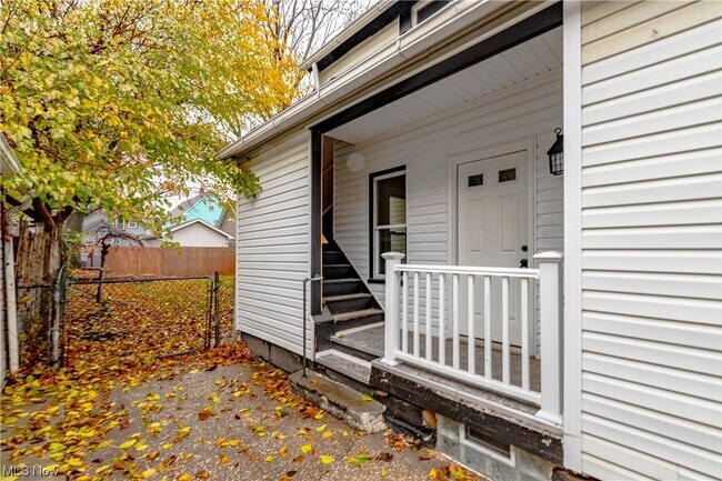 Building Photo - 908 Fruit Ave