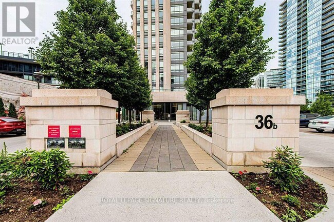 Building Photo - 36 Park Lawn Rd