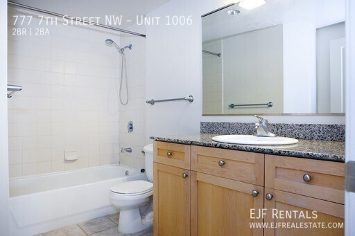 Building Photo - 2br - 1020 ft2 - Incredible 2 BD/2BA Luxur...