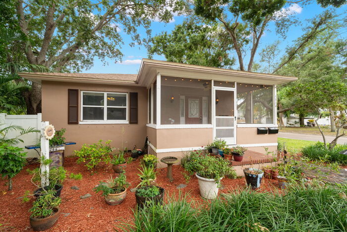 Foto principal - BEAUTIFUL Home For Rent in St Petersburg!