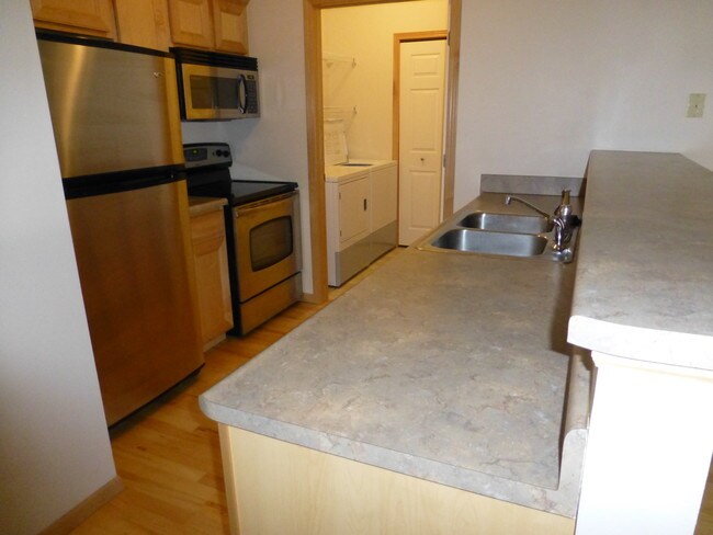 Kitchen w/ breakfast far - 2474 Cascade Ln