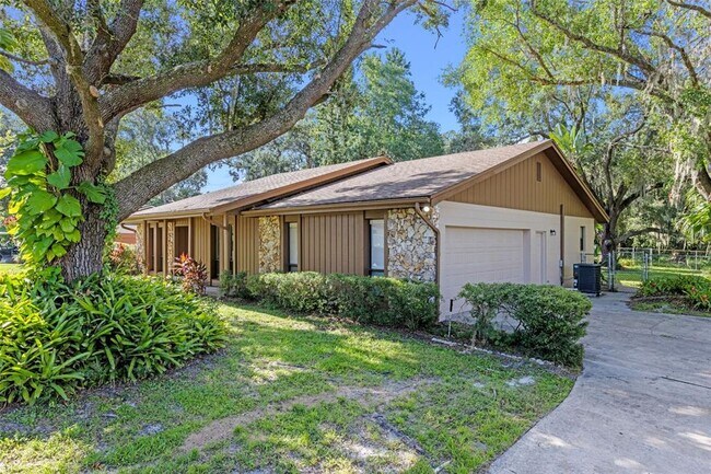 Foto del edificio - 525 Garden Heights Dr