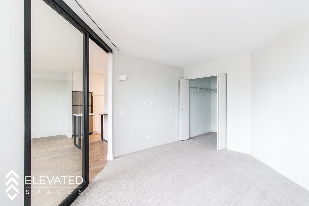 Foto principal - 2625 N Clark St