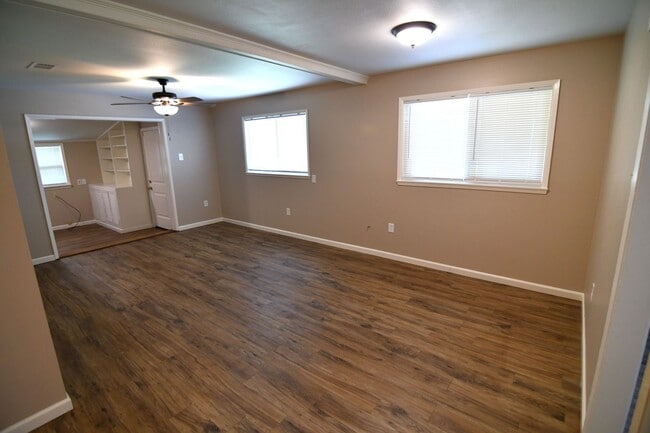 Building Photo - Newly updated, 3 bedroom, 1.5 bath home in Baker