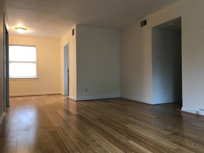 Building Photo - 2707 Arlington Blvd