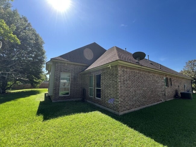Building Photo - Luxury 4 Bedroom Home in Zachary’s Audubon Lakes