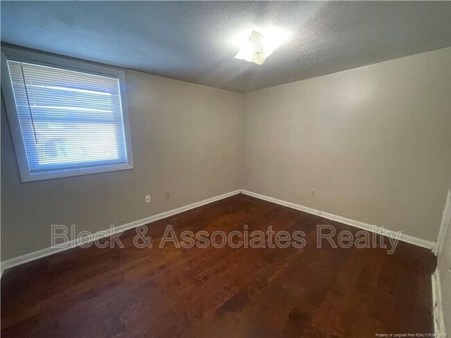 Foto del edificio - 824 Ridge Rd