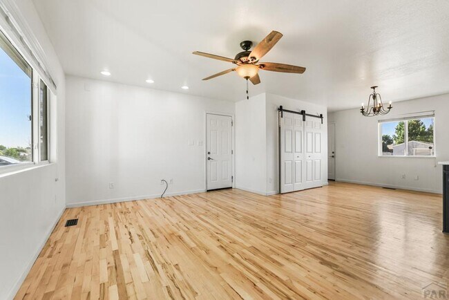 Foto del edificio - ALL PROSPECTIVE TENANTS MUST SUBMIT A $58 NON-REFUNDABLE APPLICATION FEE PER APPLICANT ONLINE AND...