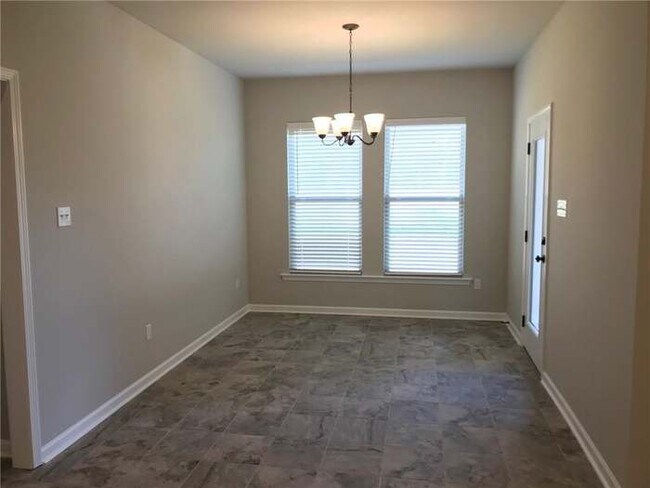 Foto del edificio - 5037 Park Shore Dr