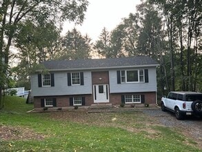 Building Photo - 820 Thompson St