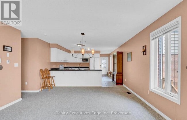 Building Photo - 276 Watson Pkwy N