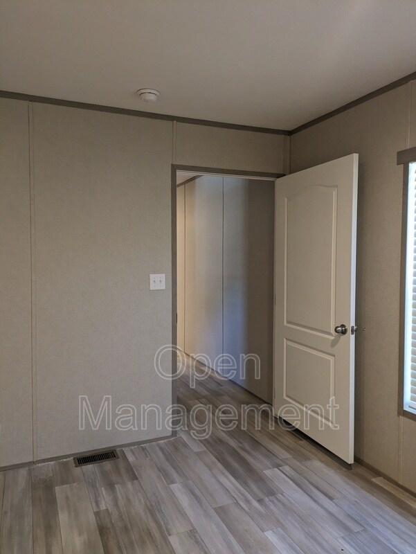 Foto del edificio - 4950 W Farm Rd 156