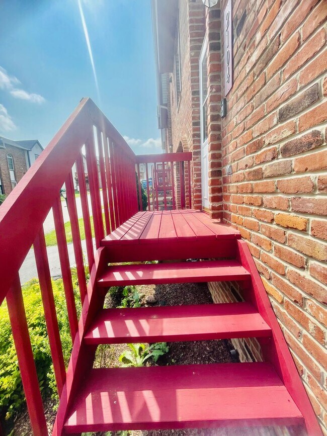 Foto del edificio - 3-Bedroom 2.5 bath Townhome in Imperial – Style, Space & Sophistication