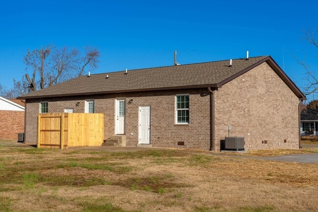 Building Photo - 1192 Meadowview Dr