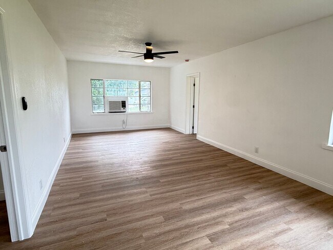 Foto del edificio - Groveland Home on large lot