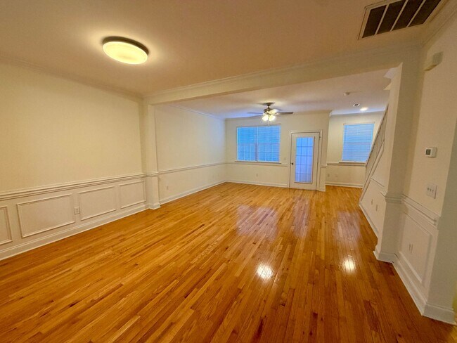 Foto del edificio - 129 High Ridge Rd