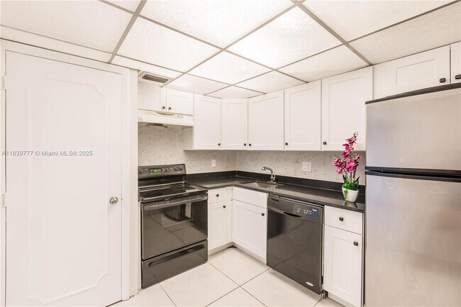 Foto del edificio - 4152 Inverrary Dr