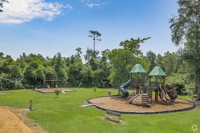 Foto del edificio - International Village Apartments