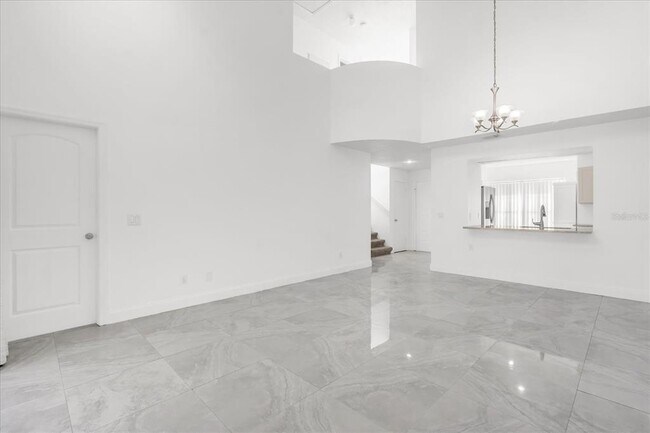 Foto del edificio - 14852 Laguna Beach Cir