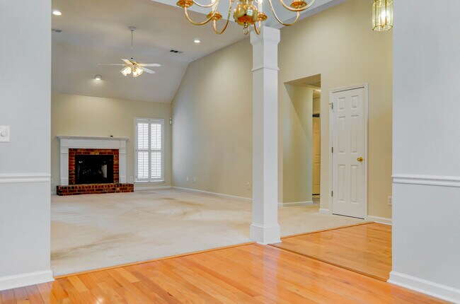 Building Photo - 505 Edgefield Way