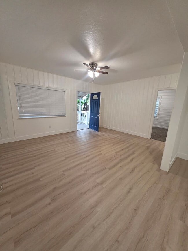Building Photo - FULLY REMODELED 2 BED 1 BATH HOUSE IN SHASTA LAKE CITY