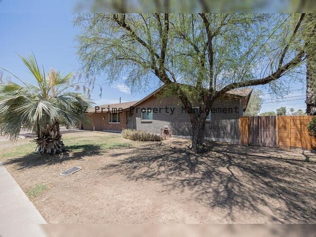 Foto del edificio - 1042 W 17th St