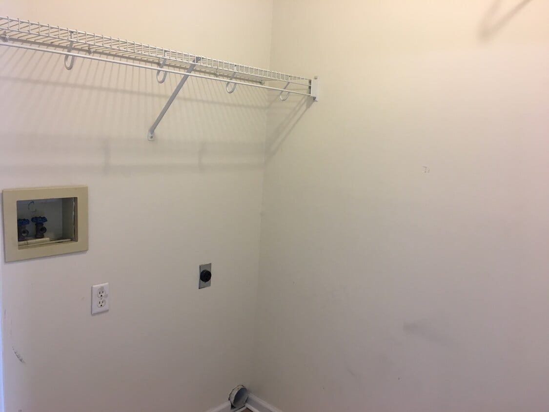 Laundry room w/door off kitchen - 350 Brookfield Rd