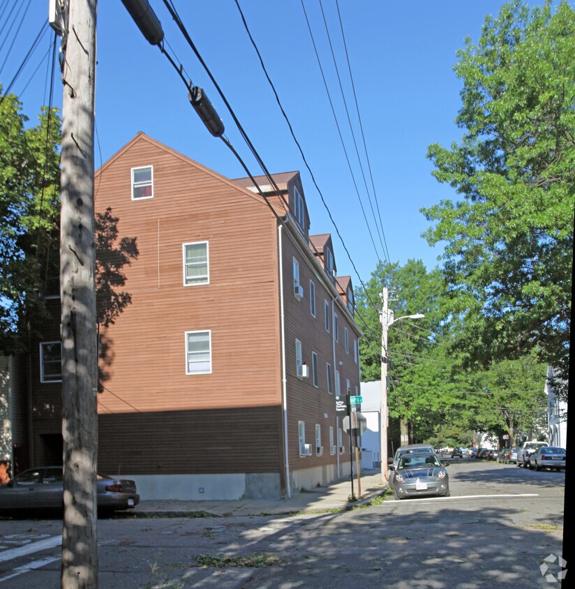 Primary Photo - 111 Sciarappa St