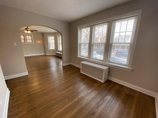 Foto del edificio - 5042 N Wolcott Ave