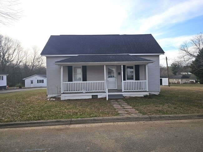 Building Photo - 706 Maple St