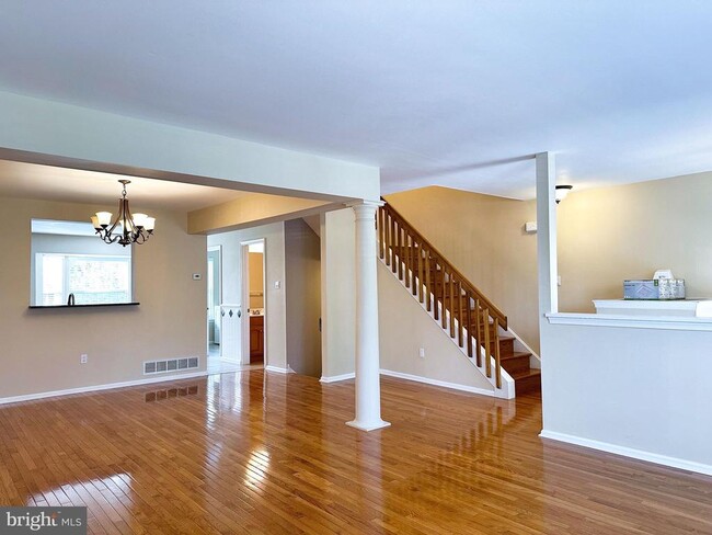 Building Photo - 1702 Old Mill Ct