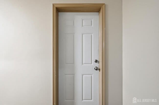 Building Photo - 182 Avenue F