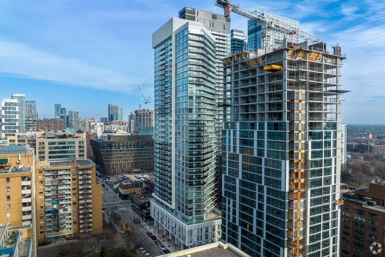 Building Photo - Max Condos
