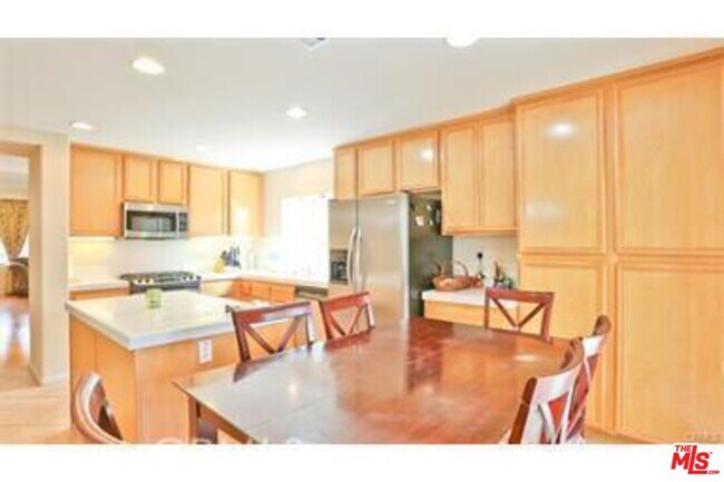 Building Photo - 16218 Bainbridge Way