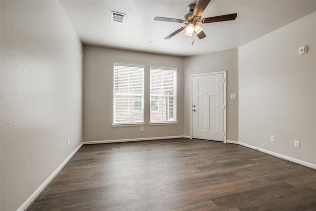 Building Photo - 137 Park Place Cir