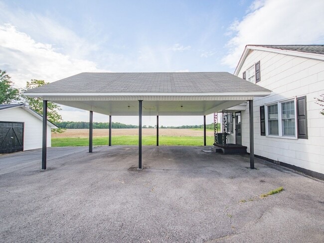 Foto del edificio - Farm House! Great Location....25 minutes f...