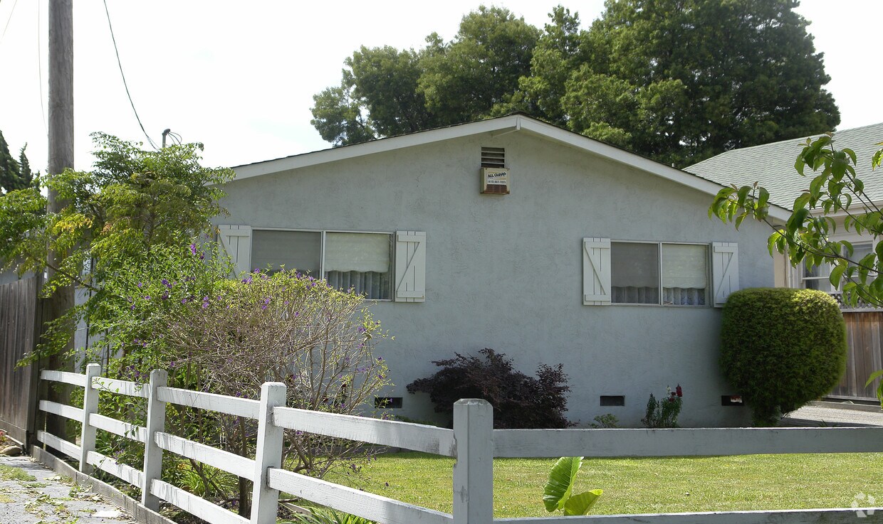 Foto del edificio - 673-679 Cherry Way