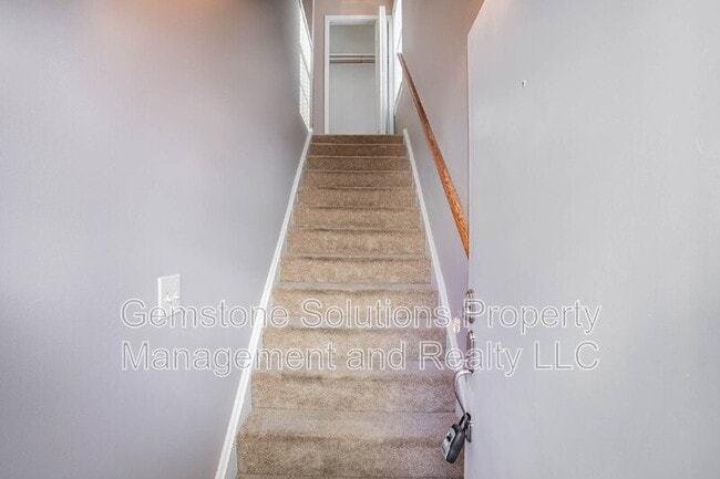 Building Photo - 1705 Granville Rd