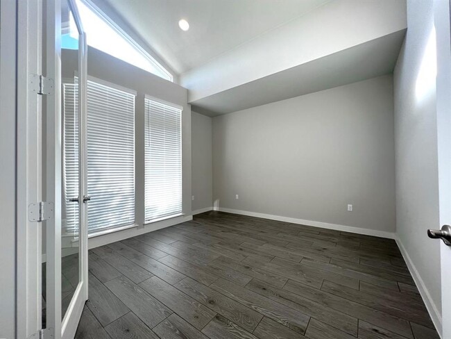 Foto del edificio - 8317 Donnelley Dr
