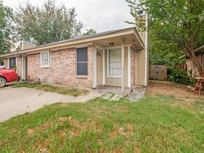 Building Photo - 1700 Windsong Ln