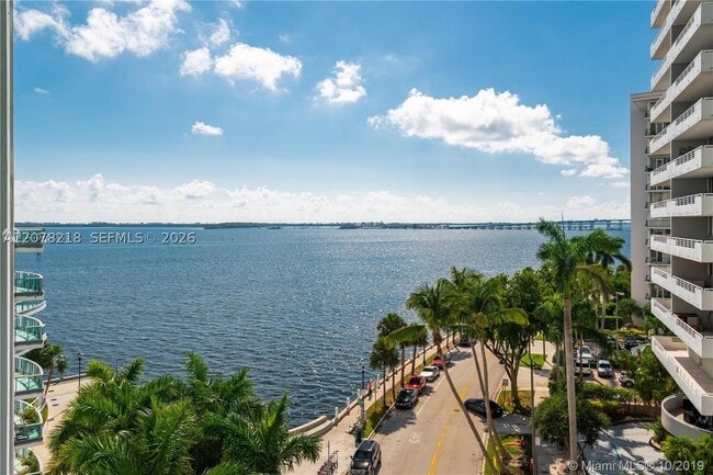 Foto del edificio - 1331 Brickell Bay Dr