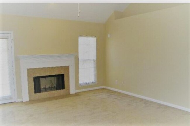 Building Photo - 256 Silver Brook Cir