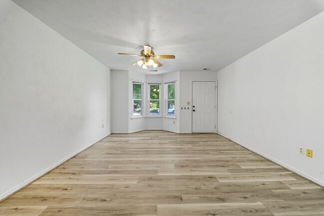 Building Photo - 1305 Reedtown Rd
