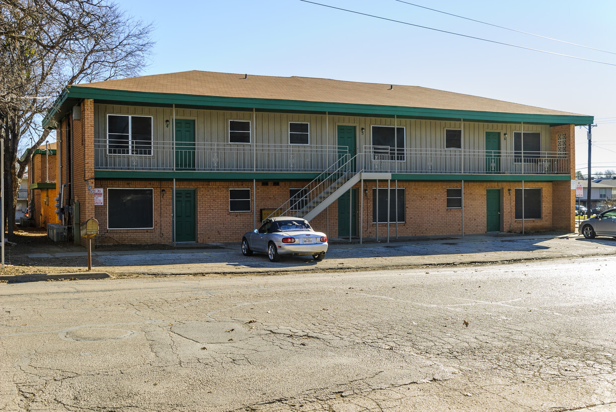 Primary Photo - Avenue A/Central Apartments