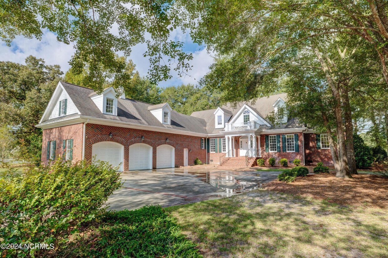 Foto principal - 140 River Woods Dr