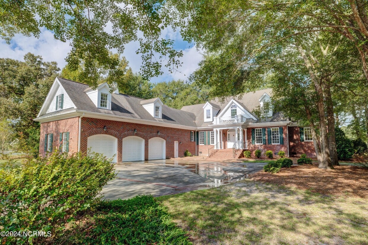 Primary Photo - 140 River Woods Dr