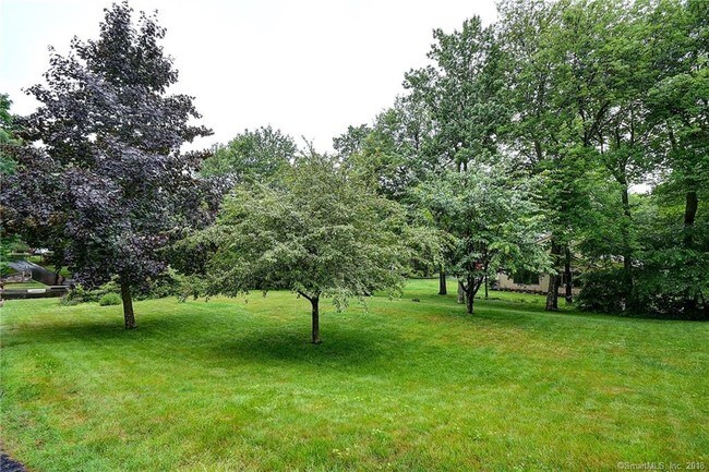 Foto del edificio - 76 Old Farms Rd