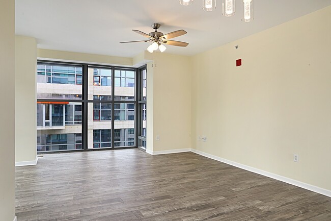 Building Photo - East Village 2 bedroom 2 bath condo in Met...