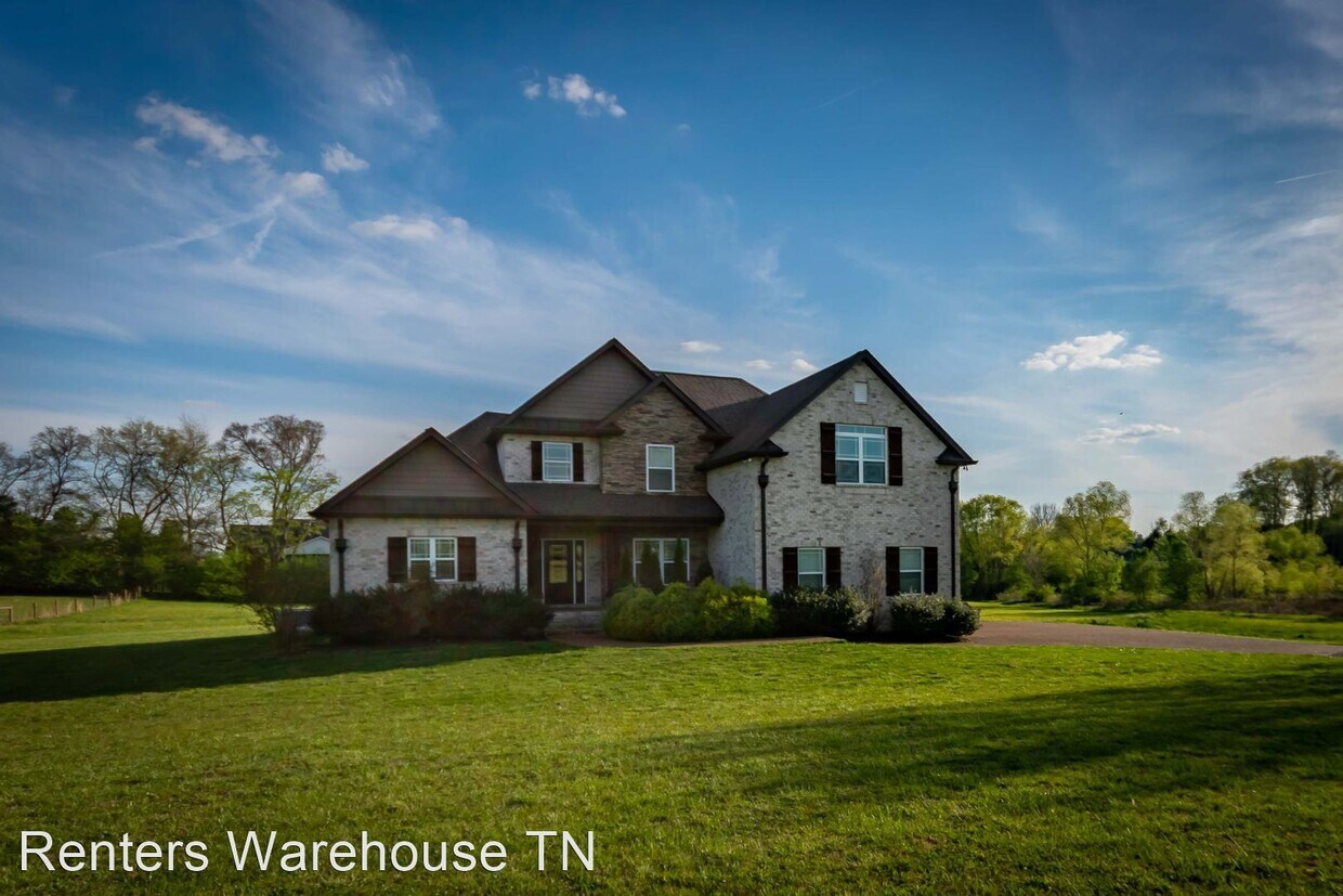 Primary Photo - 4 br, 3.5 bath House - 330 Bates Road